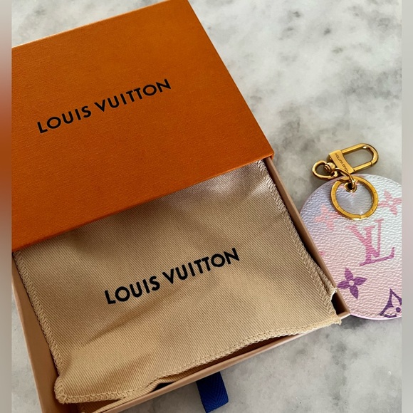 Louis Vuitton pink purple spring in the city bag charm keychain from Spring 2022 - Picture 9 of 9